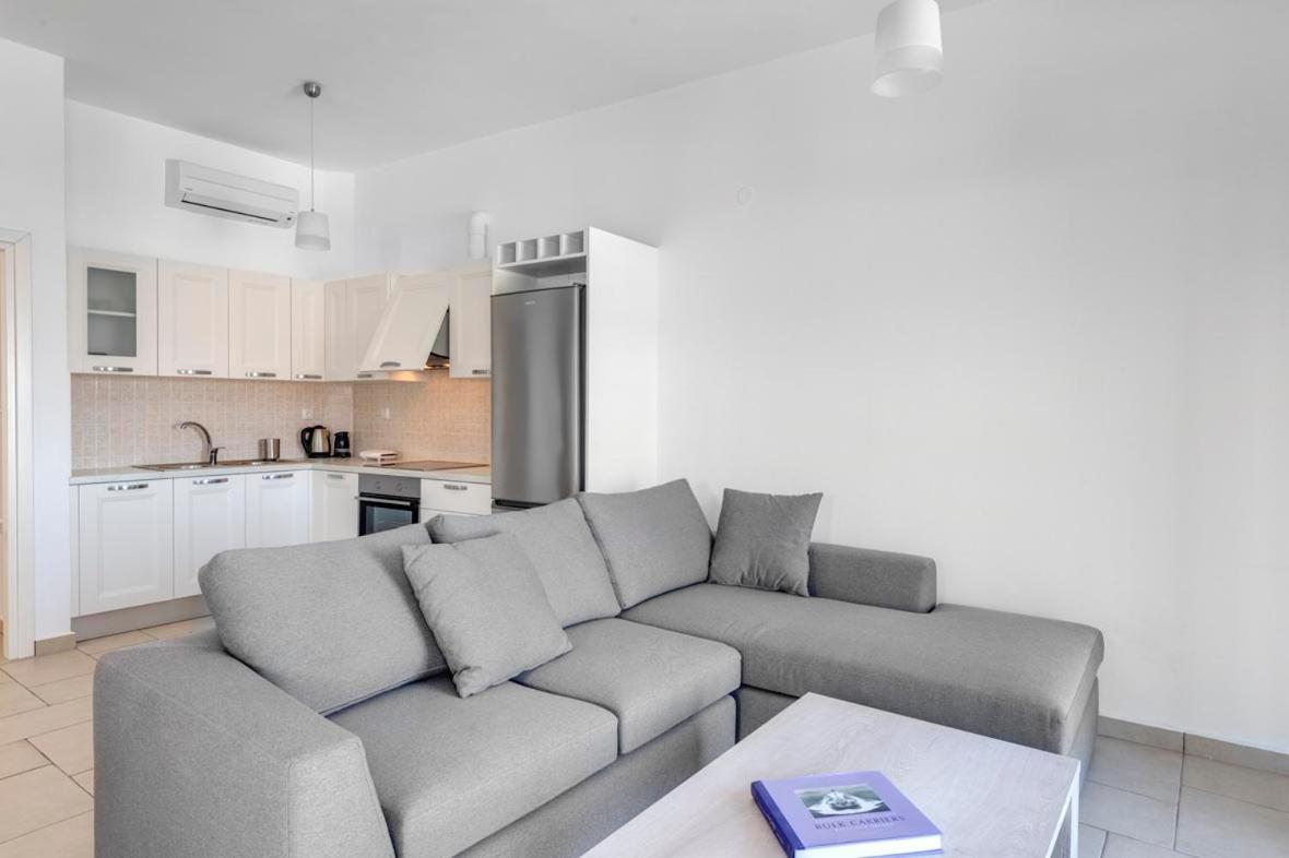 Waterview Apartments Kini Exterior foto